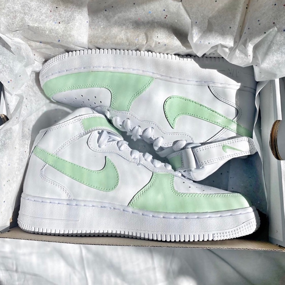 Nike green lime Mids